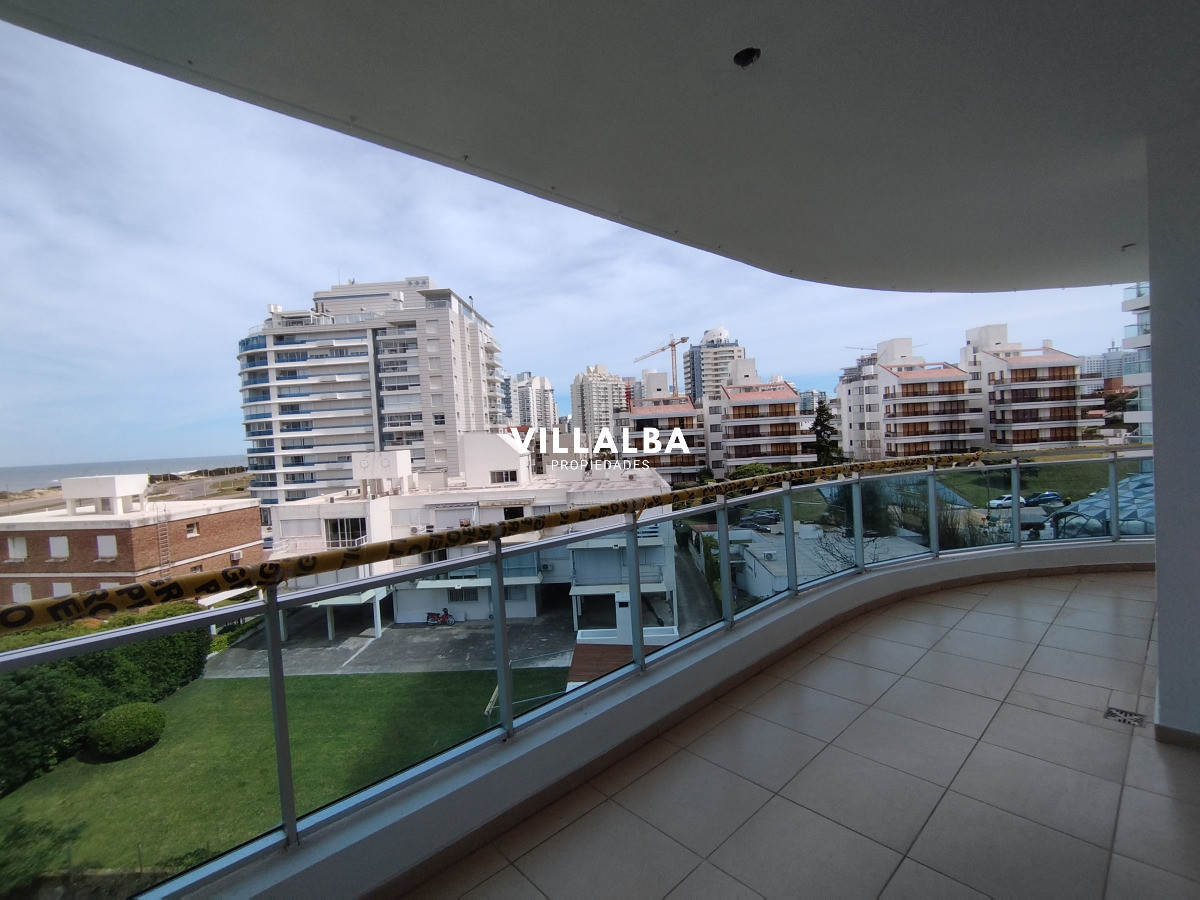 Apartamento ID.3924 - Alquiler y venta de apartamento de 3 dormitorios en Punta del Este