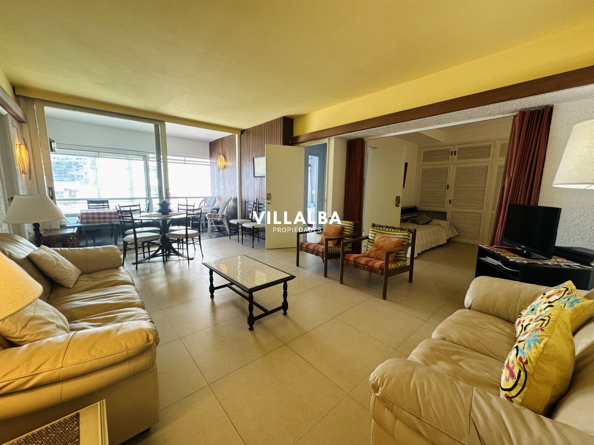 Apartamento ID.3881 - Venta de apartamento de dos dormitorios en Punta del Este