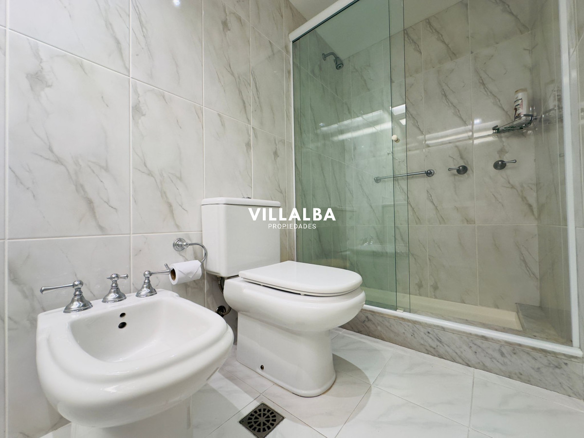 Apartamento ID.3842 - Apartamento en VENTA, 3 dormitorios en suite, Primera linea de la playa mansa.