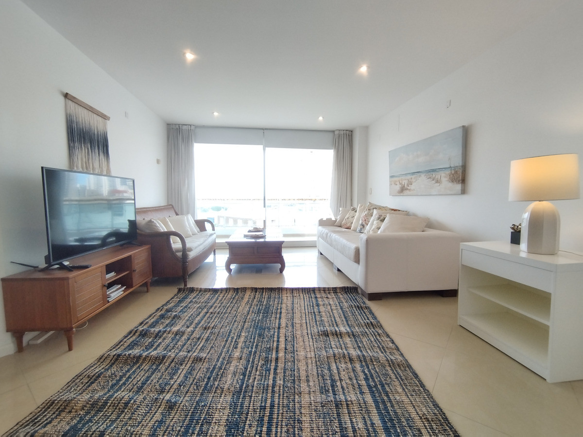Apartamento ID.3924 - Alquiler y venta de apartamento de 3 dormitorios en Punta del Este