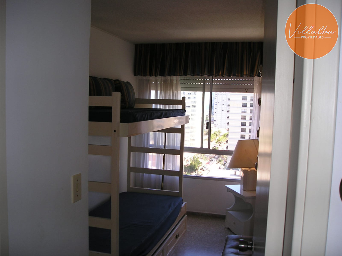 Apartamento ID.3491 - Apartamento en venta de 3 dormitorios en Punta del Este.-