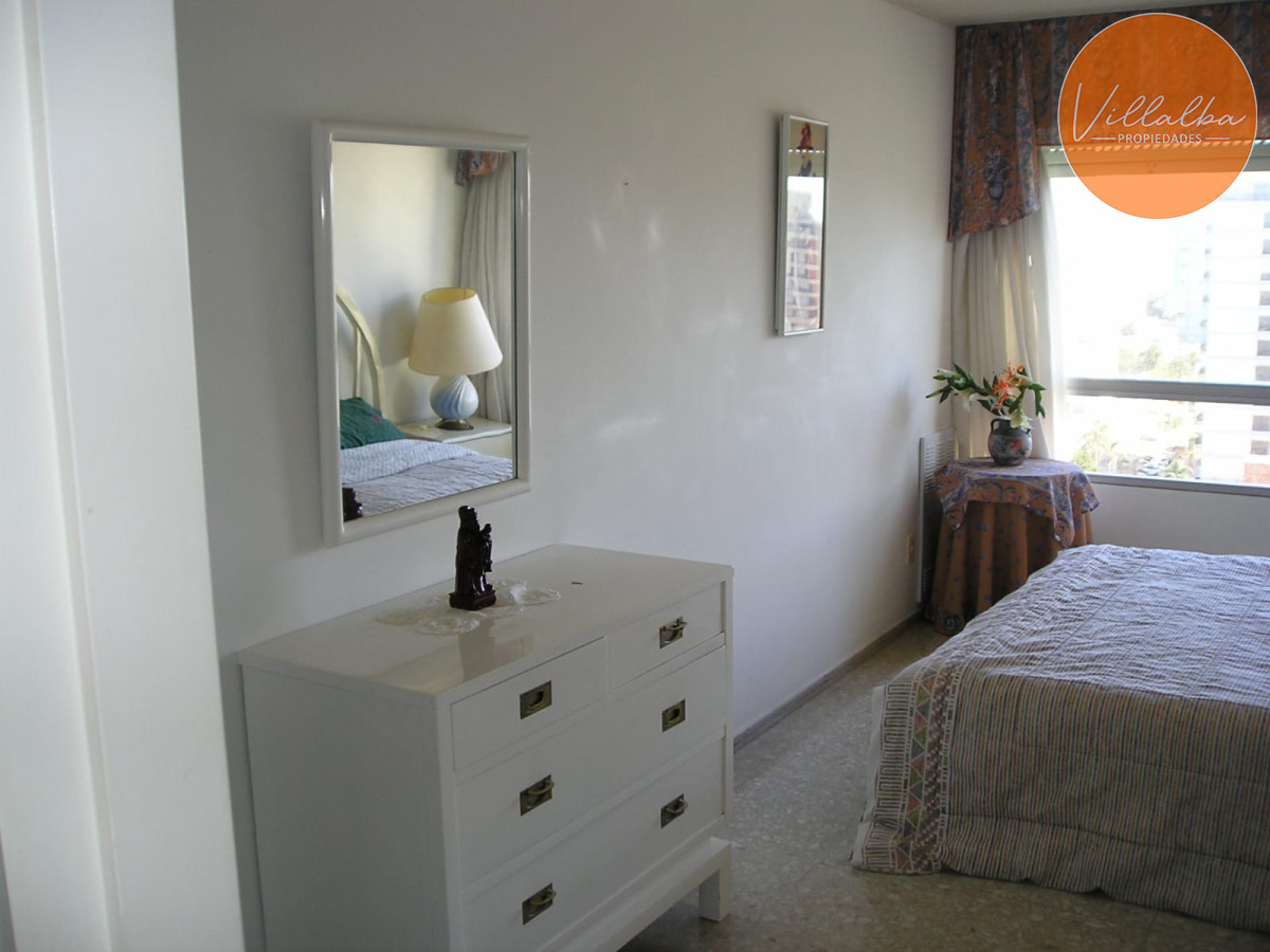 Apartamento ID.3491 - Apartamento en venta de 3 dormitorios en Punta del Este.-