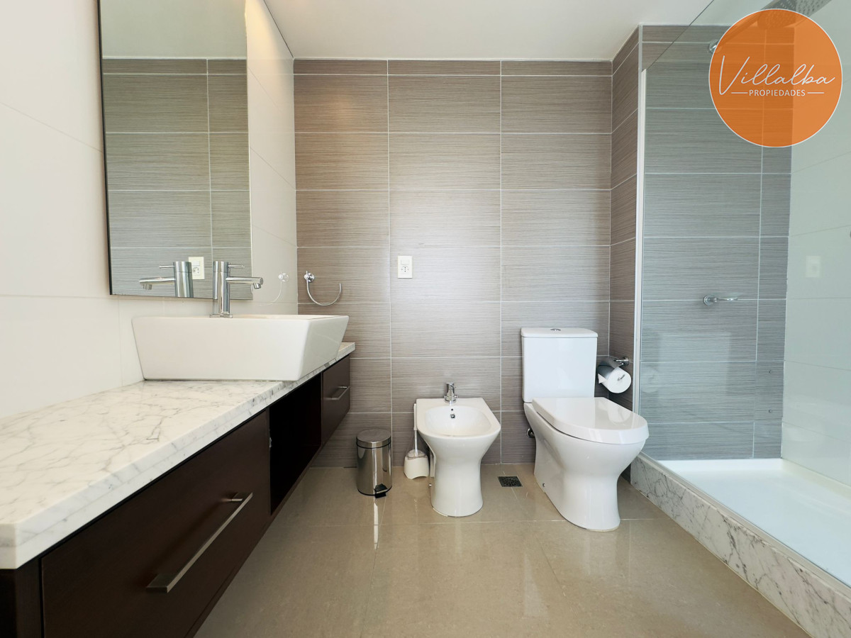 Apartamento ID.2939 - Penthouse en VENTA, 3 dormitorios en suite + Dependencia, vista 180°.
