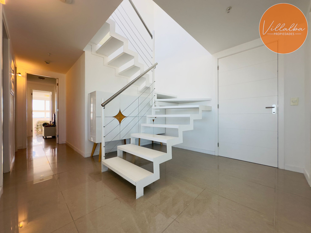 Apartamento ID.2939 - Penthouse en VENTA, 3 dormitorios en suite + Dependencia, vista 180°.