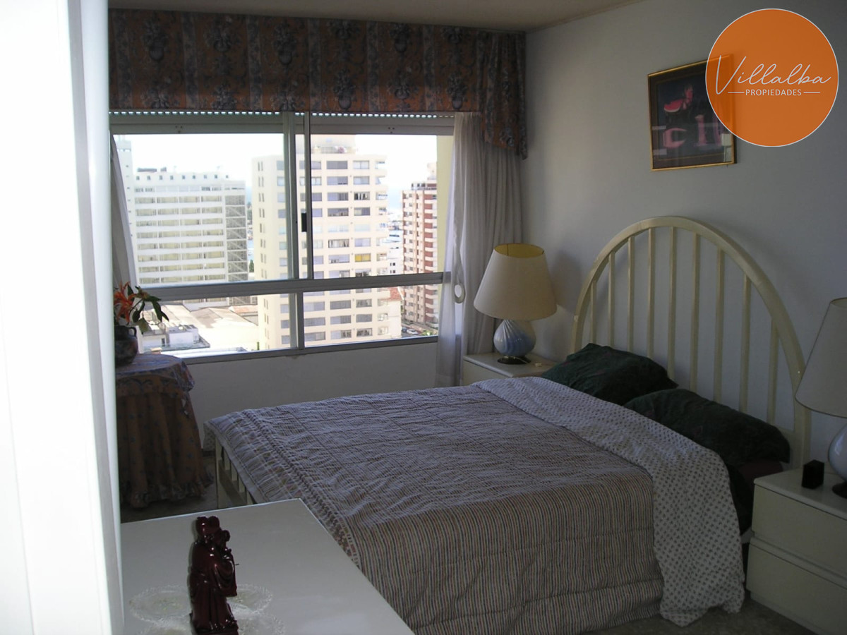 Apartamento ID.3491 - Apartamento en venta de 3 dormitorios en Punta del Este.-