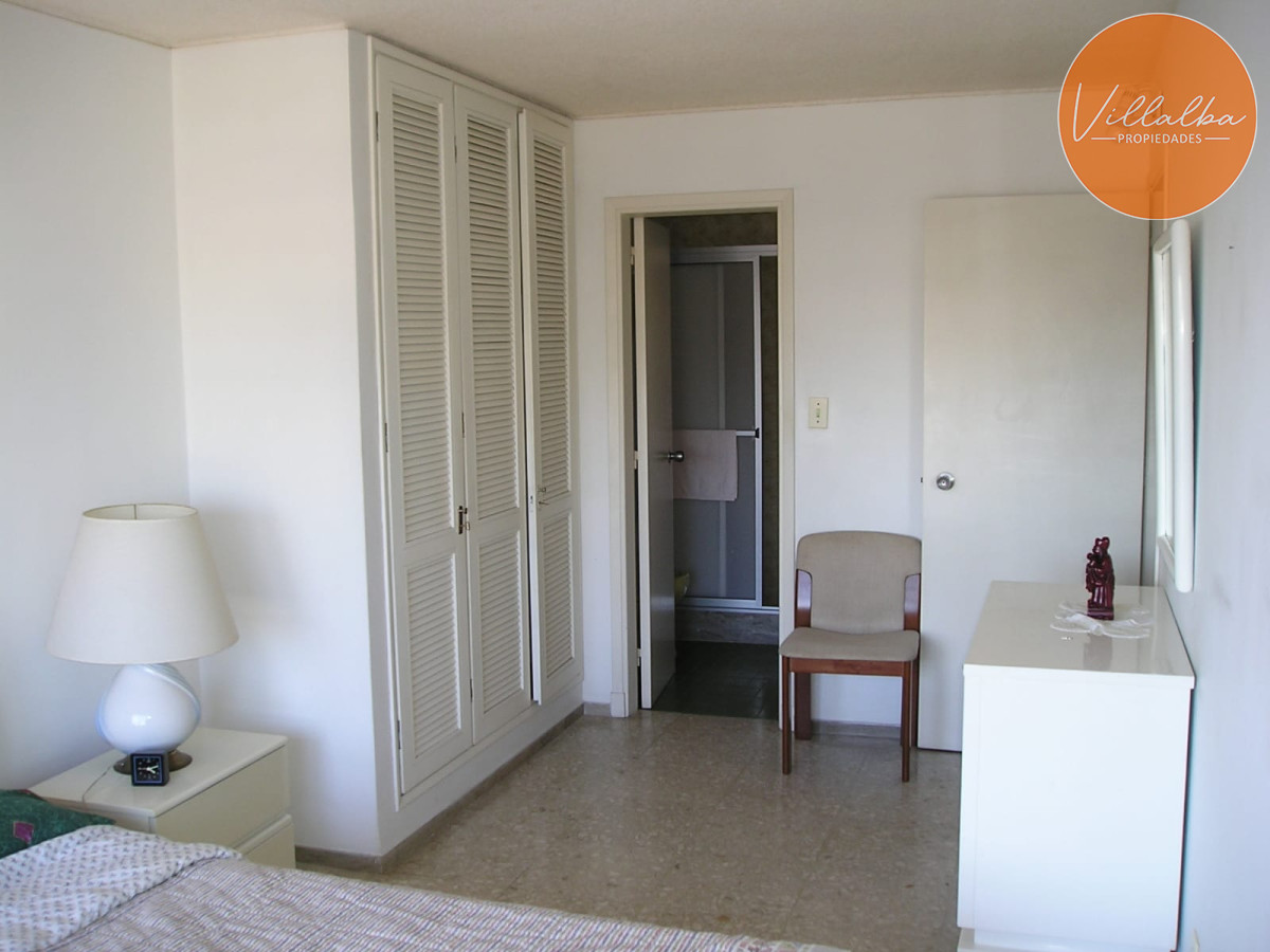 Apartamento ID.3491 - Apartamento en venta de 3 dormitorios en Punta del Este.-