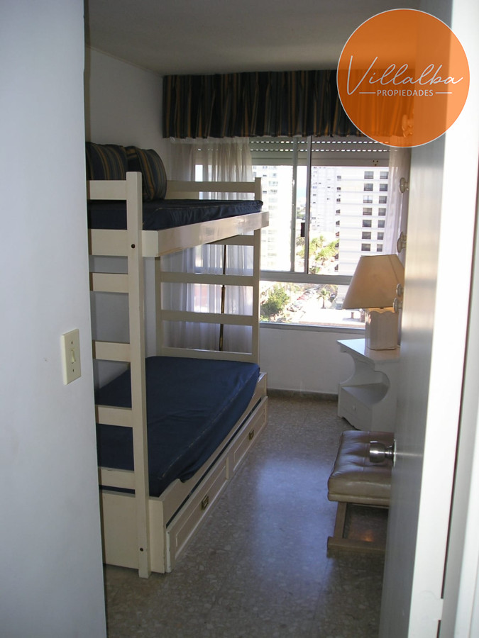 Apartamento ID.3491 - Apartamento en venta de 3 dormitorios en Punta del Este.-