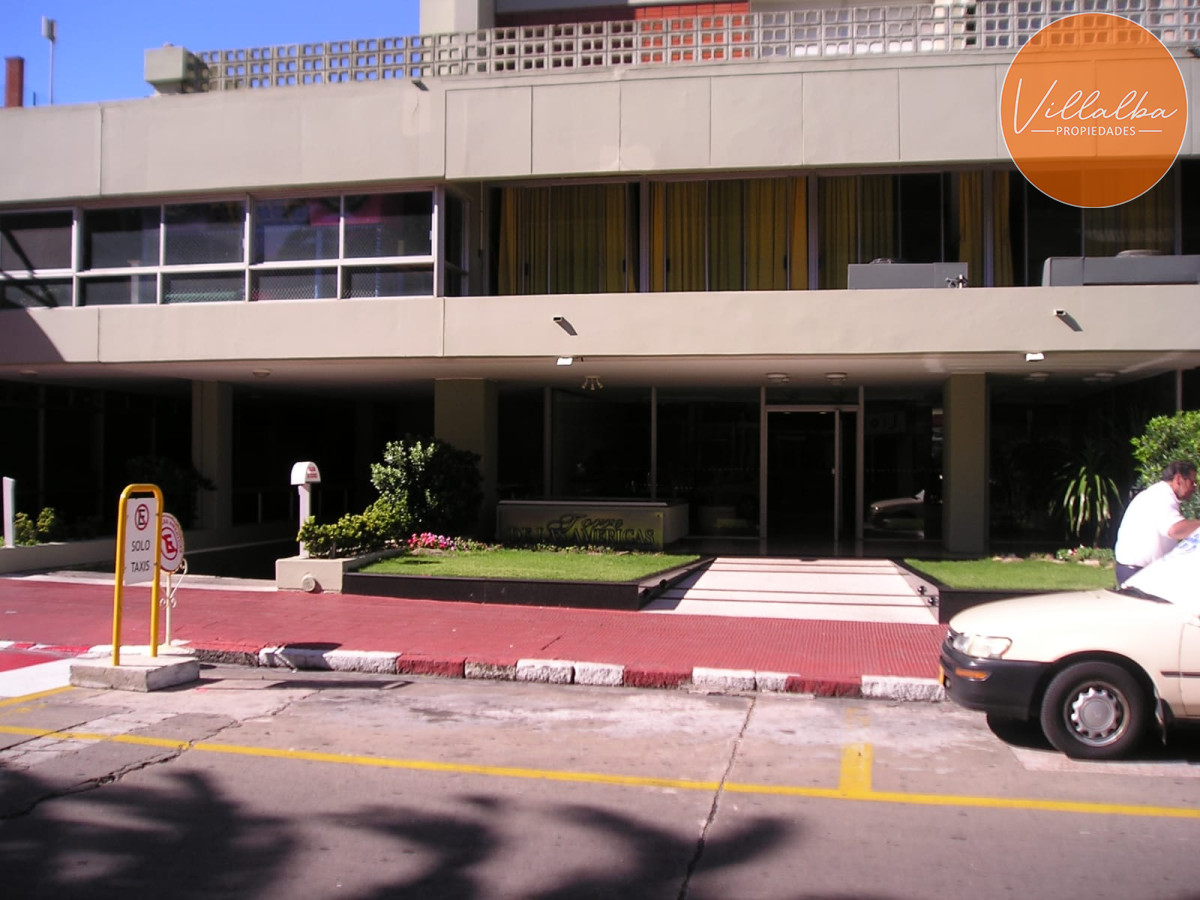 Apartamento ID.3491 - Apartamento en venta de 3 dormitorios en Punta del Este.-