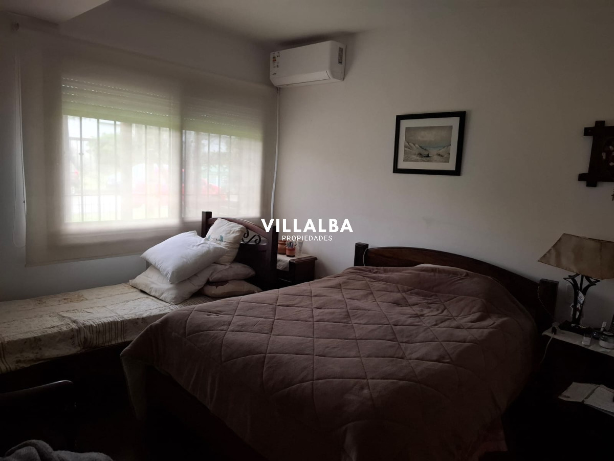 Apartamento ID.4005 - Casa en venta de 4 dorm. en Maldonado, toma Apto. como parte de pago
