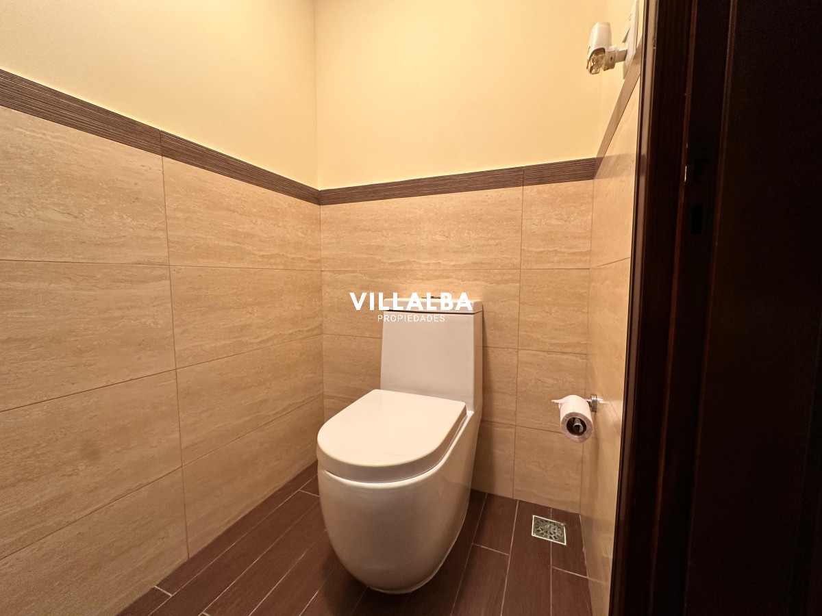 Apartamento ID.3571 - Admirable casa en venta de 4 dorm. y dep. de servicio en Punta del Este