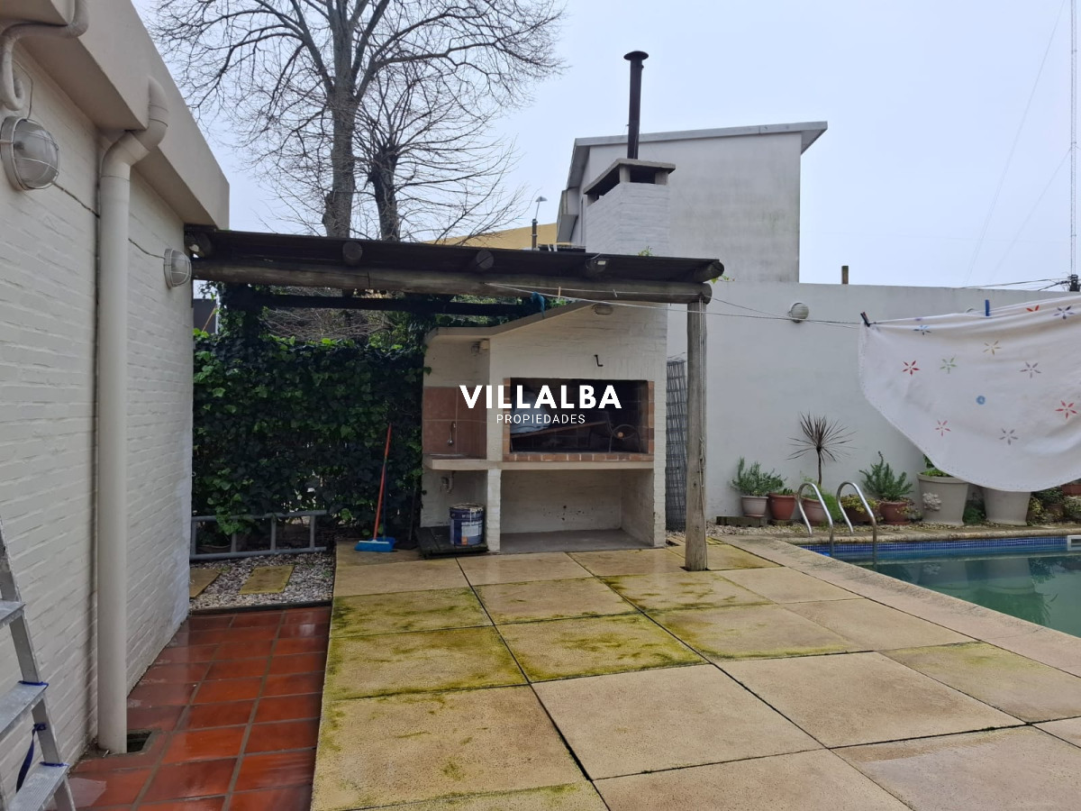 Apartamento ID.4005 - Casa en venta de 4 dorm. en Maldonado, toma Apto. como parte de pago