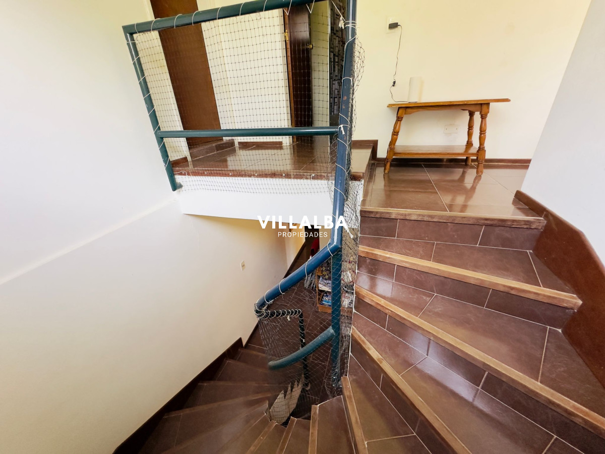 Apartamento ID.3194 - Casa en Venta, 5 dormitorios, 50 metros de la playa.