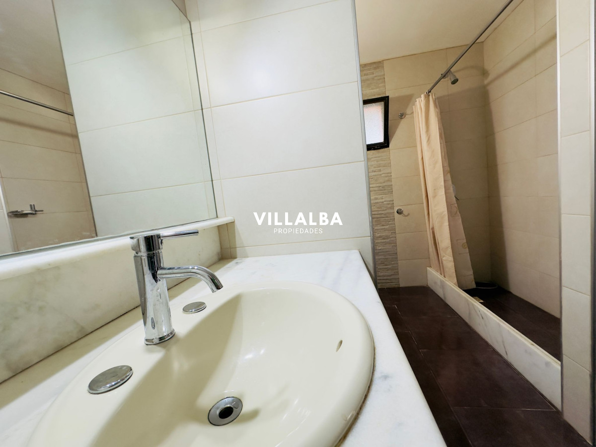 Apartamento ID.3194 - Casa en Venta, 5 dormitorios, 50 metros de la playa.