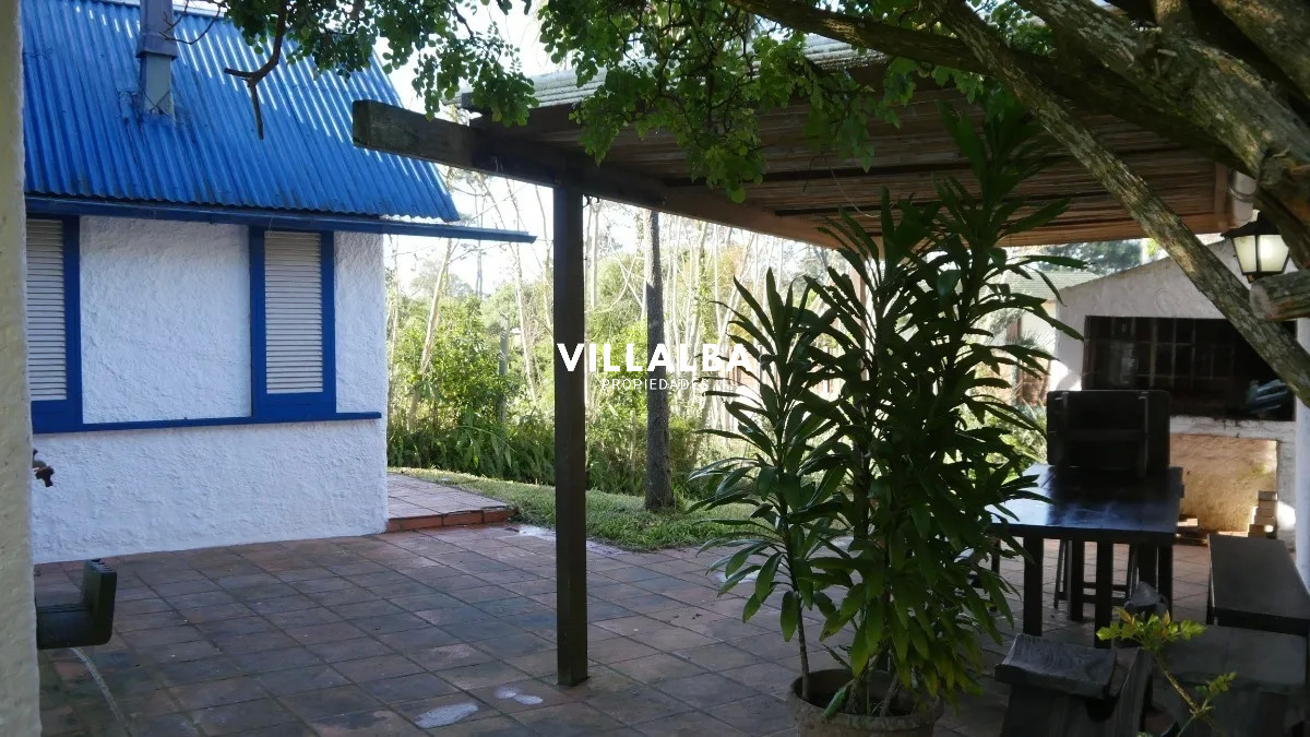 Apartamento ID.3840 - Casa en venta de dos dormitorio y dependencia en Punta del Este