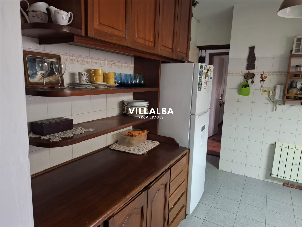 Apartamento ID.4005 - Casa en venta de 4 dorm. en Maldonado, toma Apto. como parte de pago
