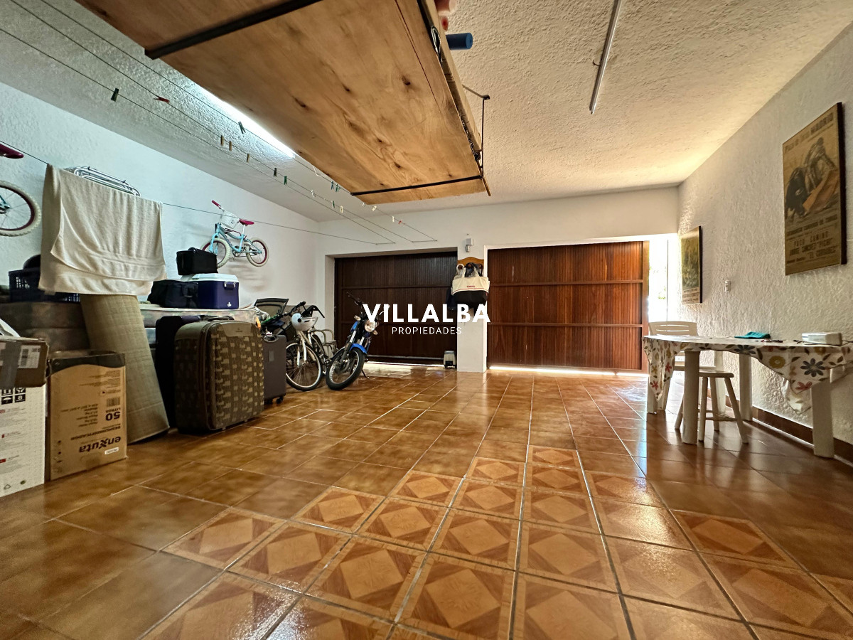 Apartamento ID.3571 - Admirable casa en venta de 4 dorm. y dep. de servicio en Punta del Este
