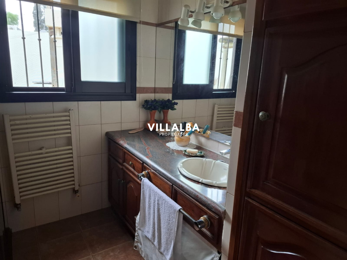 Apartamento ID.4005 - Casa en venta de 4 dorm. en Maldonado, toma Apto. como parte de pago