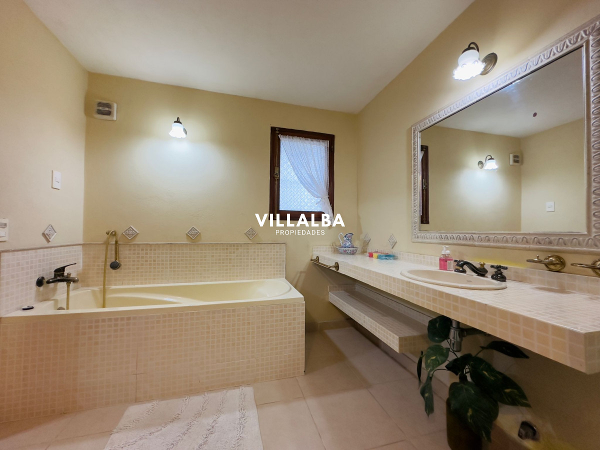 Casa ID.3215 - Casa en VENTA, 3 dormitorios, Punta del Este