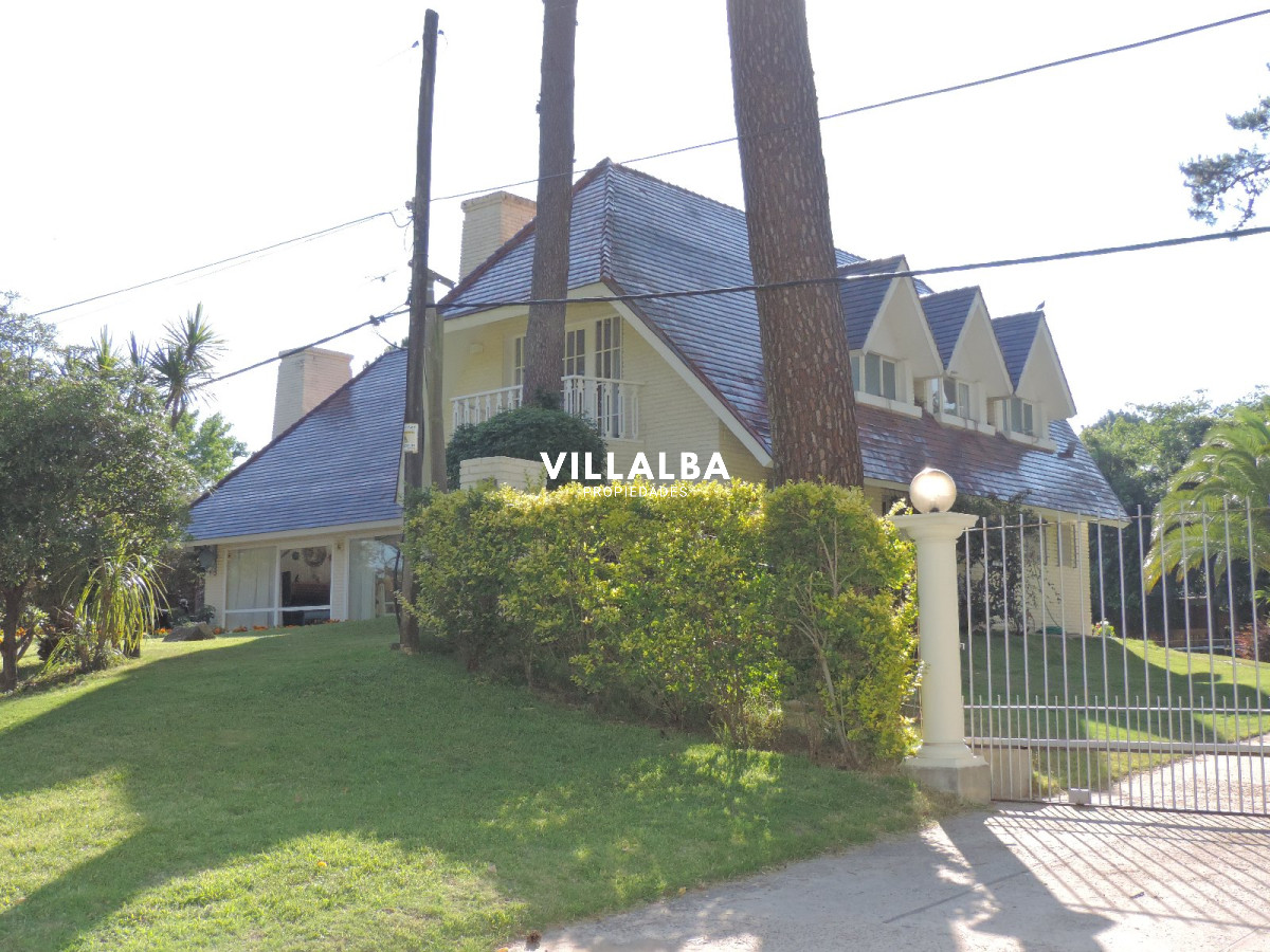 Casa ID.3581 - VENDO CASA DE 5 DORMITORIOS EN PUNTA DEL ESTE