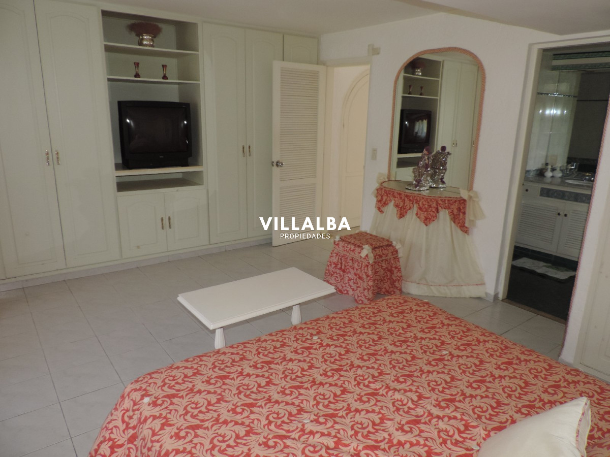 Casa ID.3581 - VENDO CASA DE 5 DORMITORIOS EN PUNTA DEL ESTE