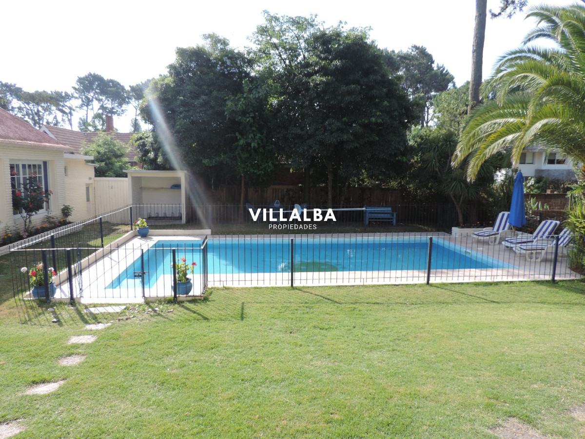 Casa ID.3581 - VENDO CASA DE 5 DORMITORIOS EN PUNTA DEL ESTE