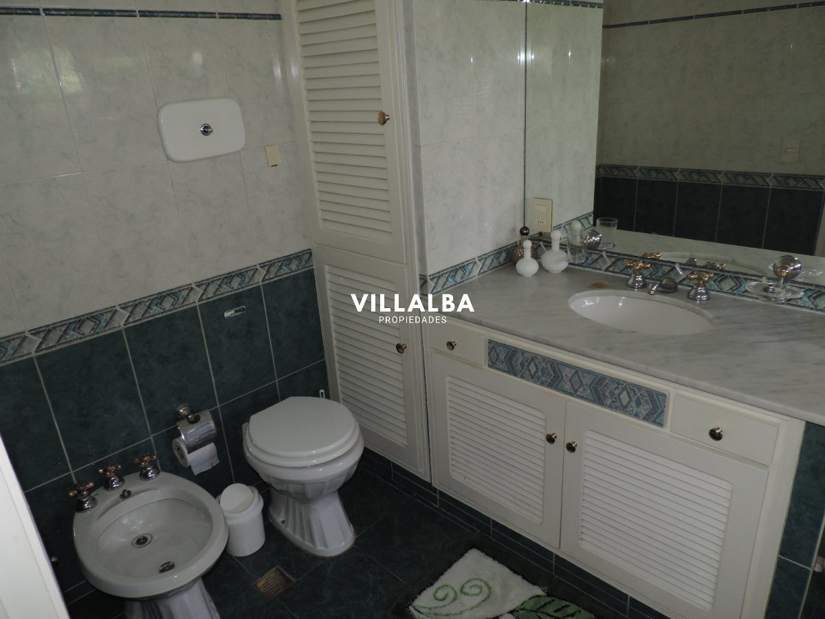 Casa ID.3581 - VENDO CASA DE 5 DORMITORIOS EN PUNTA DEL ESTE