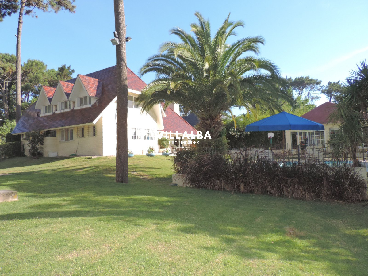 Casa ID.3581 - VENDO CASA DE 5 DORMITORIOS EN PUNTA DEL ESTE