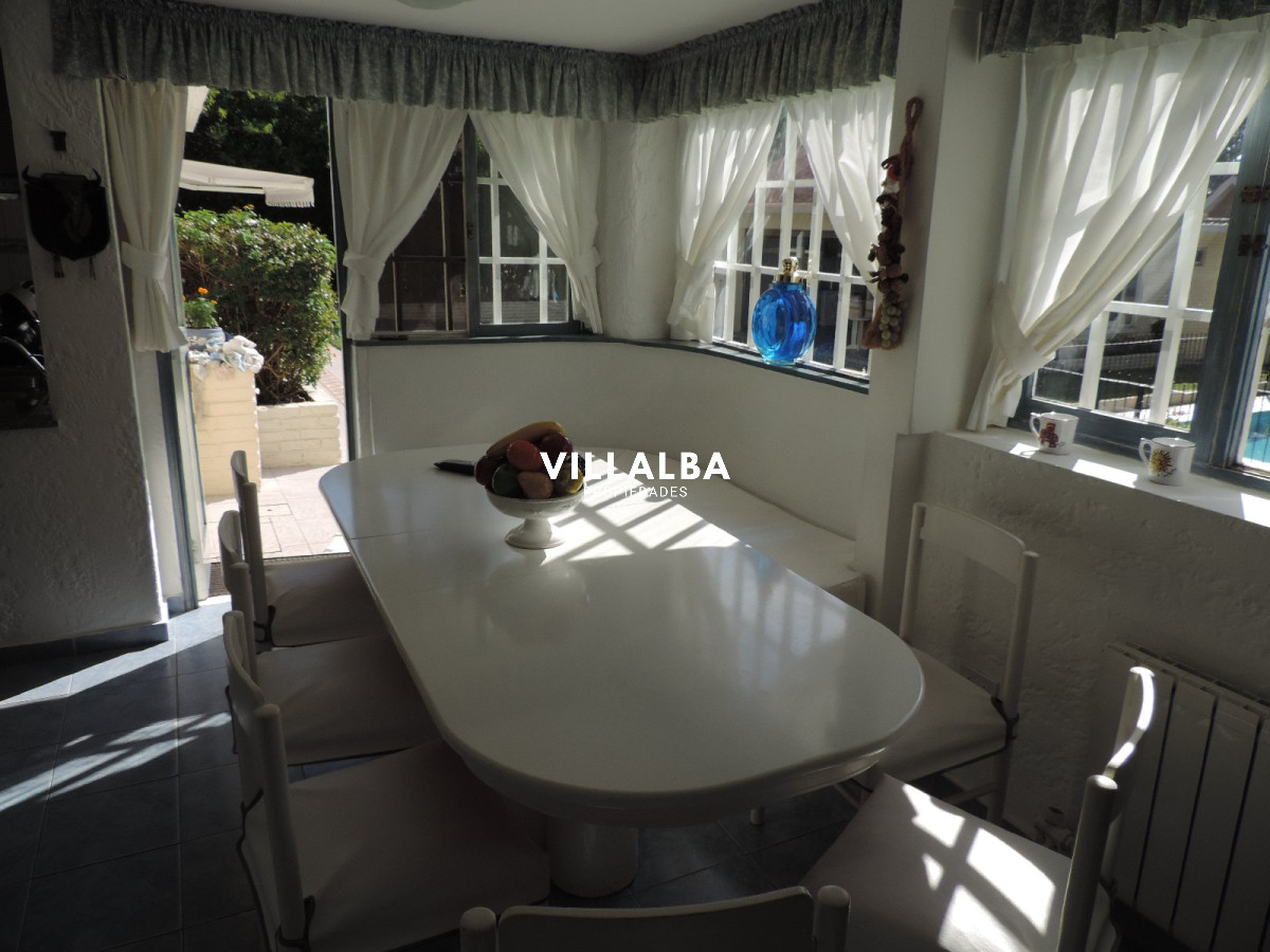 Casa ID.3581 - VENDO CASA DE 5 DORMITORIOS EN PUNTA DEL ESTE