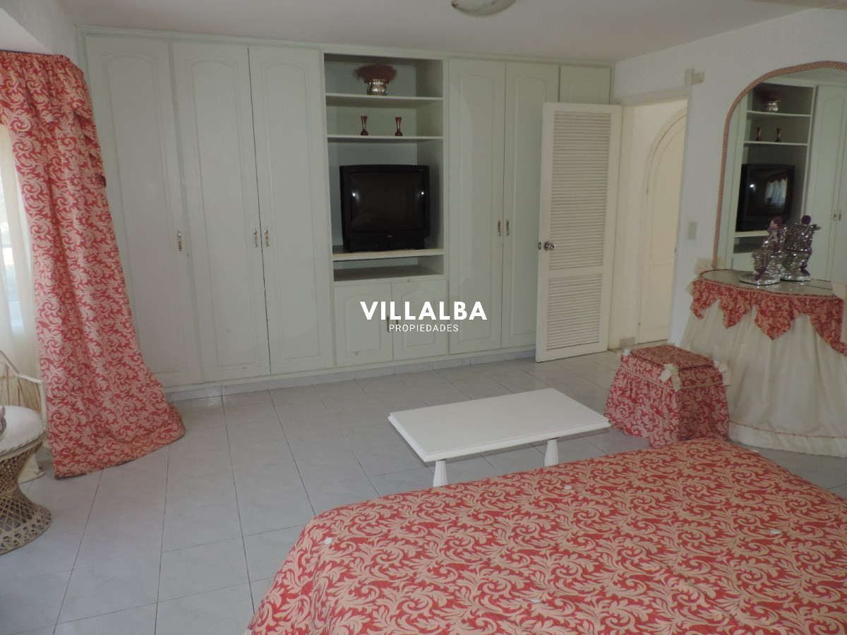 Casa ID.3581 - VENDO CASA DE 5 DORMITORIOS EN PUNTA DEL ESTE