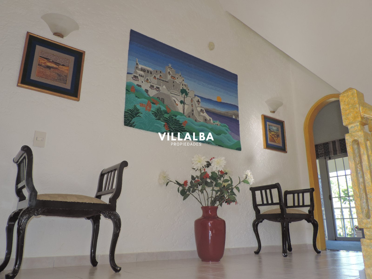 Casa ID.3581 - VENDO CASA DE 5 DORMITORIOS EN PUNTA DEL ESTE