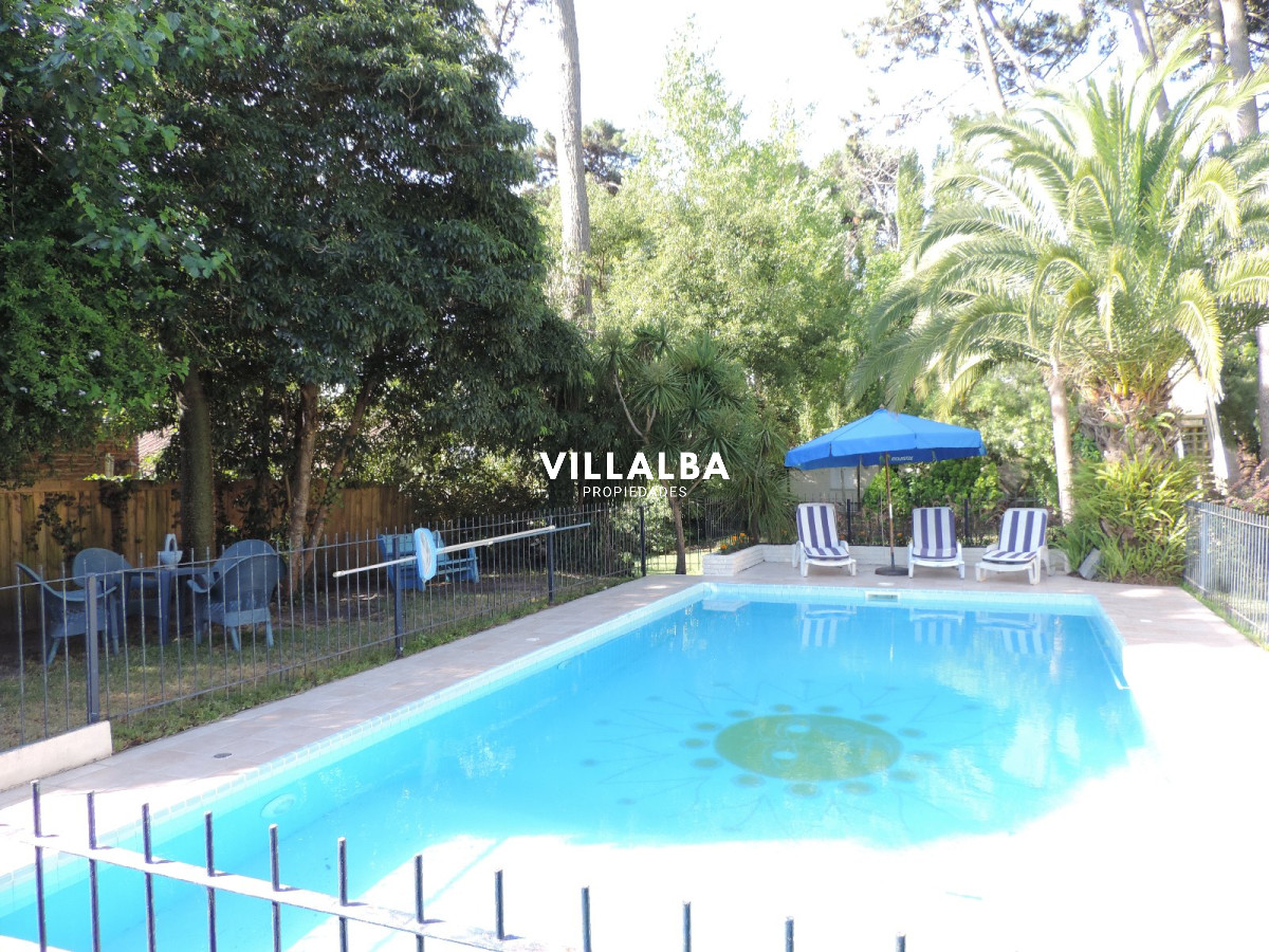 Casa ID.3581 - VENDO CASA DE 5 DORMITORIOS EN PUNTA DEL ESTE