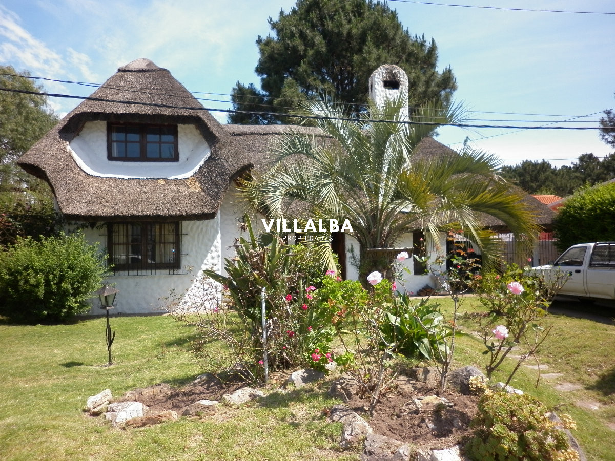 Apartamento ID.4128 - Venta de casa de 4 dormitorios en Maldonado