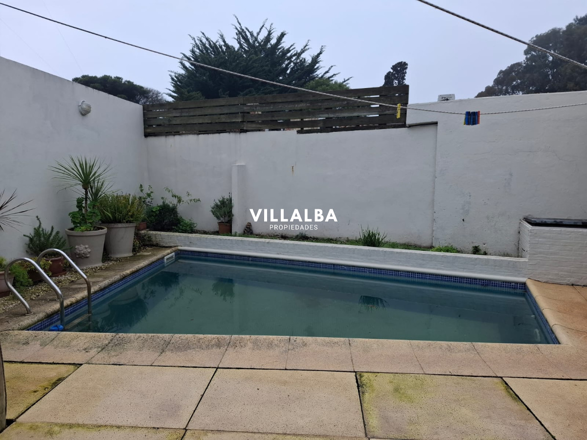 Apartamento ID.4005 - Casa en venta de 4 dorm. en Maldonado, toma Apto. como parte de pago