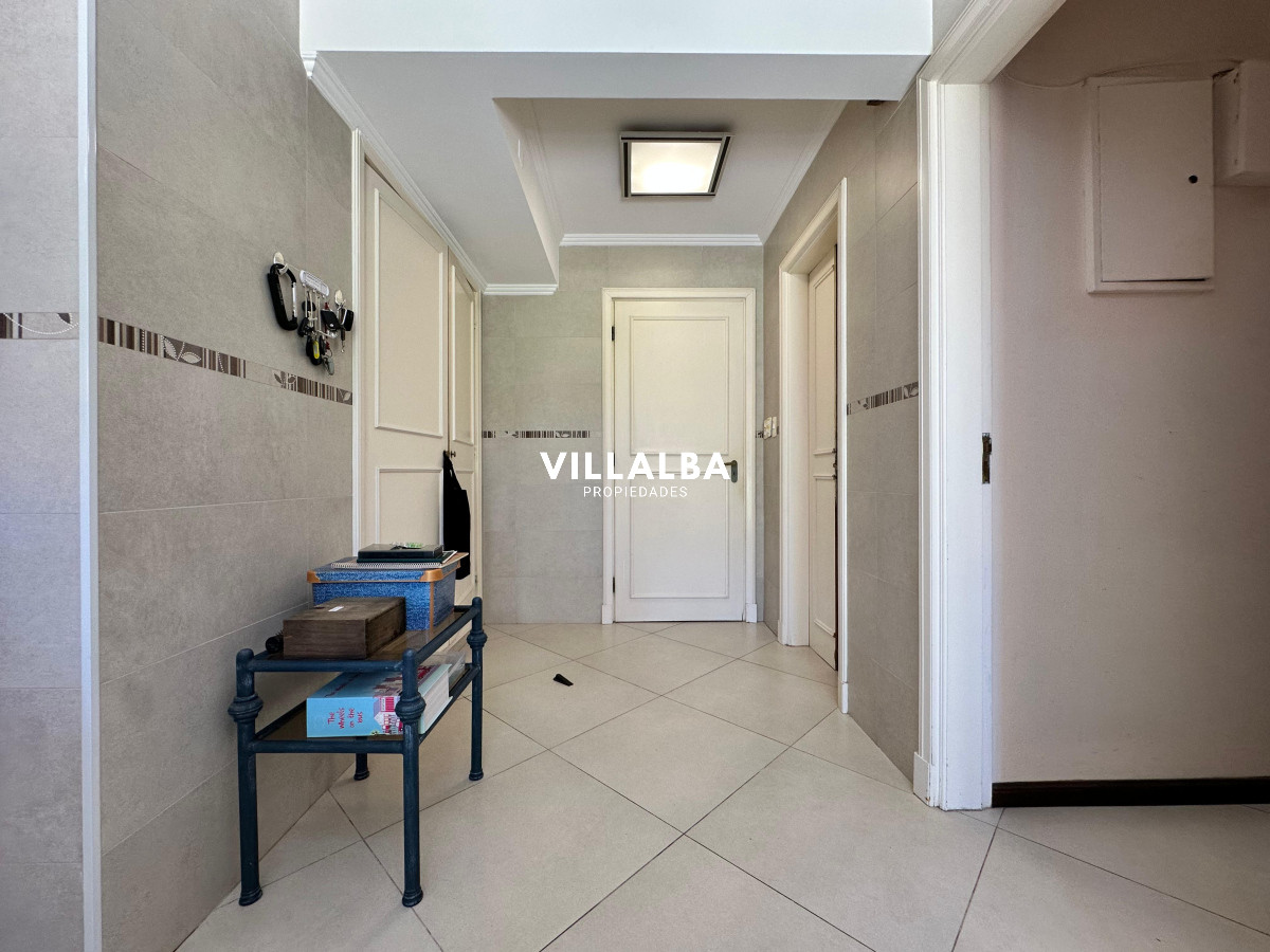 Apartamento ID.3571 - Admirable casa en venta de 4 dorm. y dep. de servicio en Punta del Este