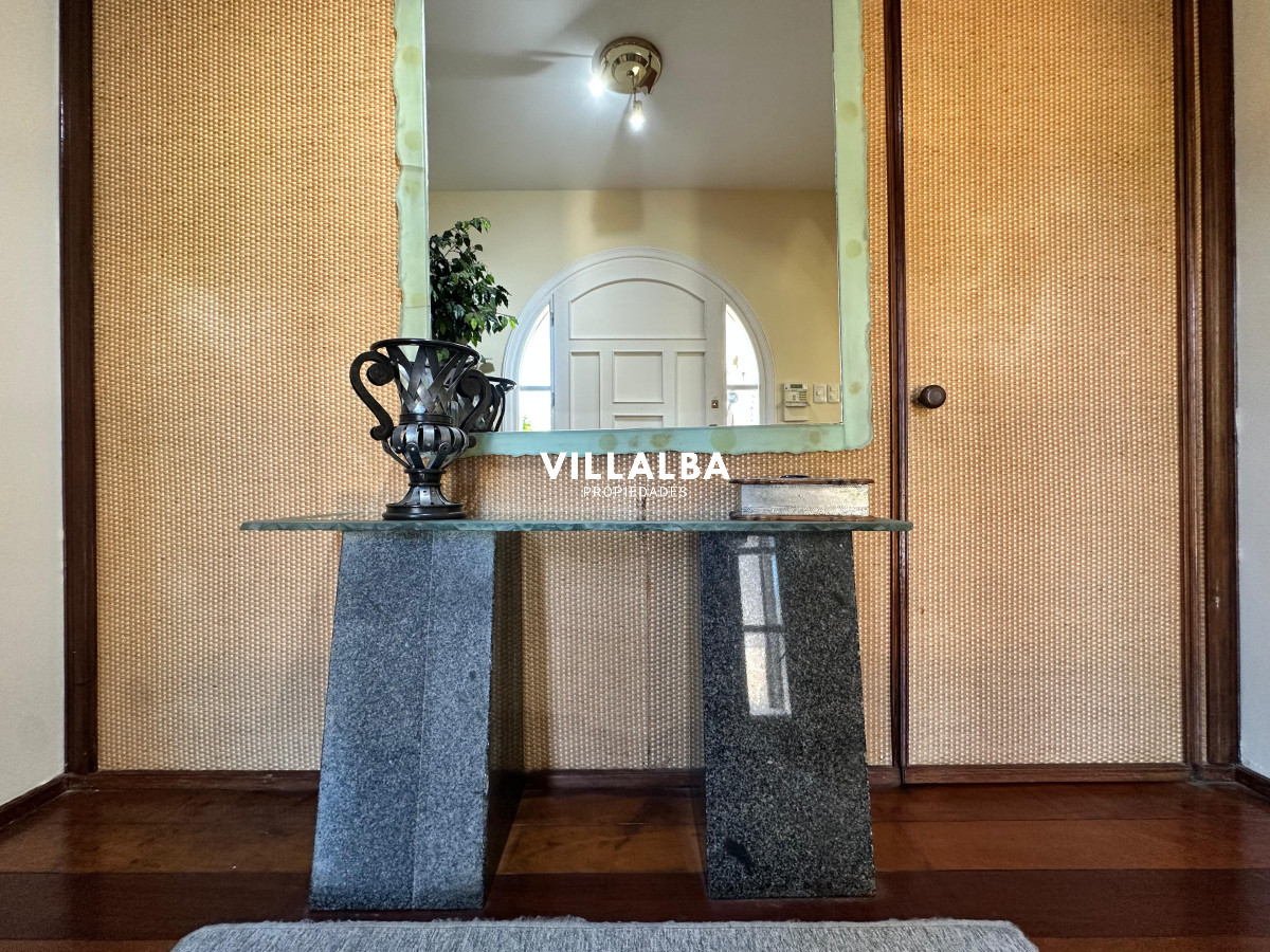 Apartamento ID.3571 - Admirable casa en venta de 4 dorm. y dep. de servicio en Punta del Este