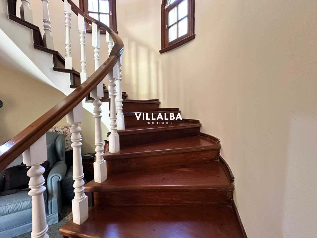 Apartamento ID.3571 - Admirable casa en venta de 4 dorm. y dep. de servicio en Punta del Este