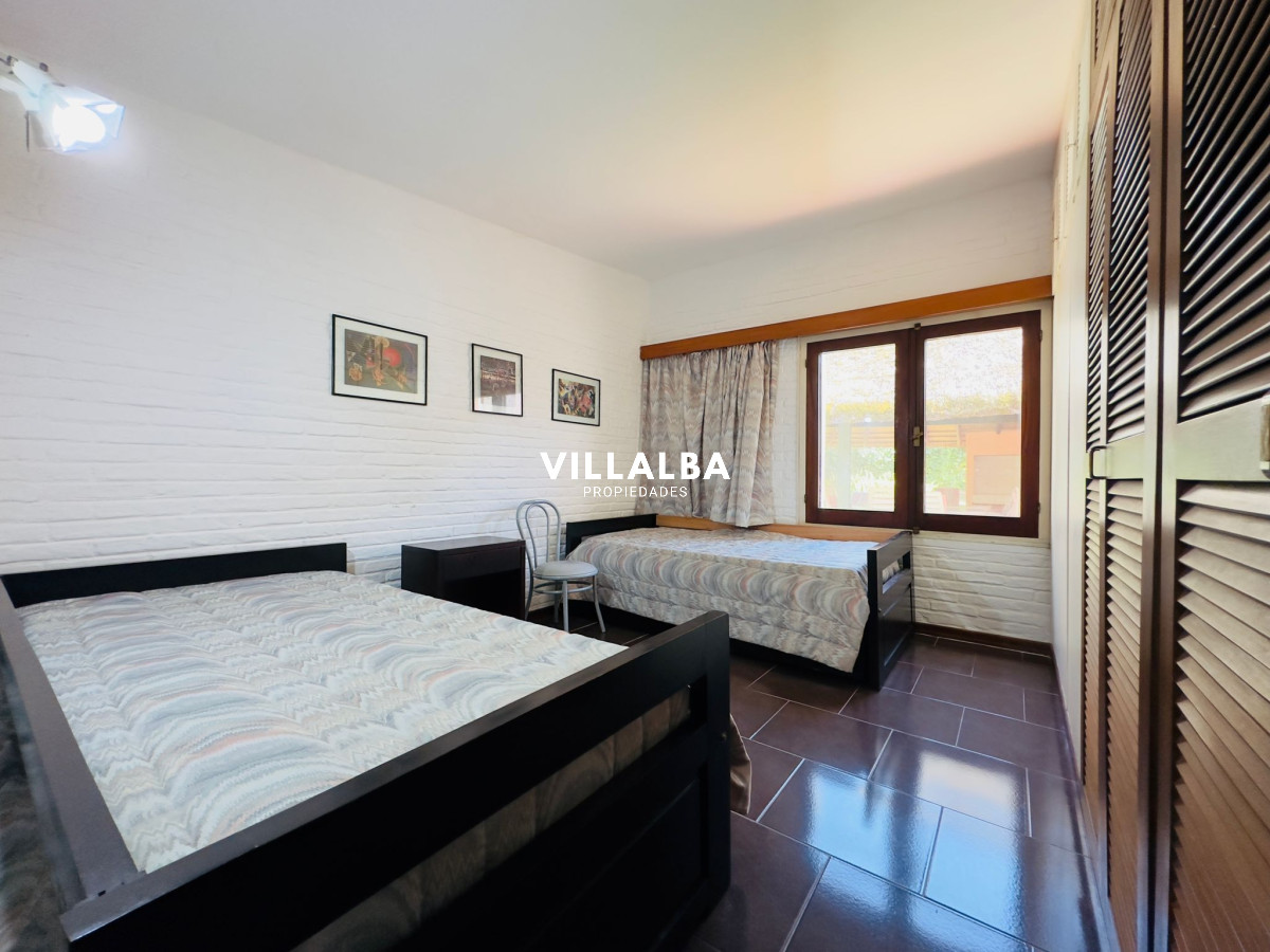 Apartamento ID.3194 - Casa en Venta, 5 dormitorios, 50 metros de la playa.