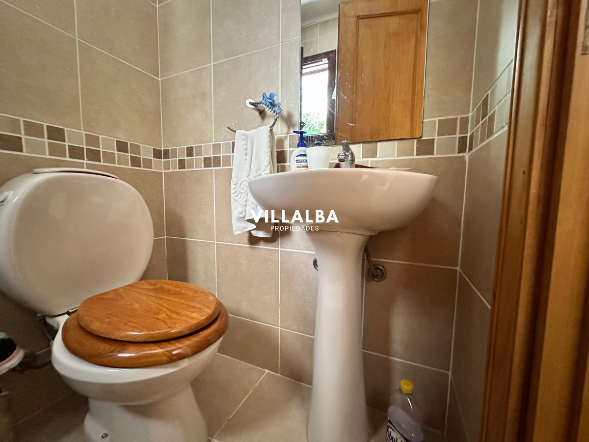 Apartamento ID.3571 - Admirable casa en venta de 4 dorm. y dep. de servicio en Punta del Este