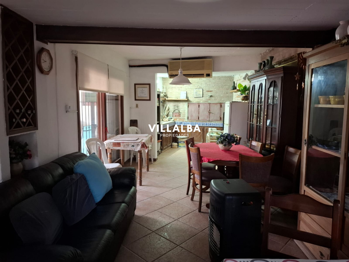 Apartamento ID.4005 - Casa en venta de 4 dorm. en Maldonado, toma Apto. como parte de pago