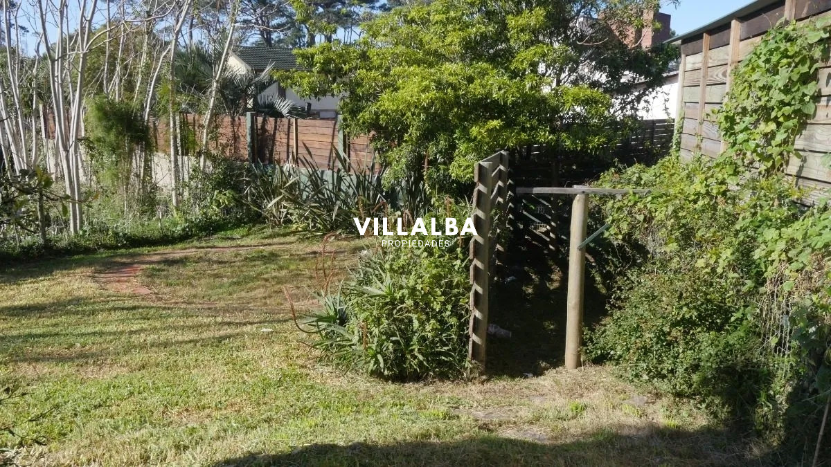 Apartamento ID.3840 - Casa en venta de dos dormitorio y dependencia en Punta del Este