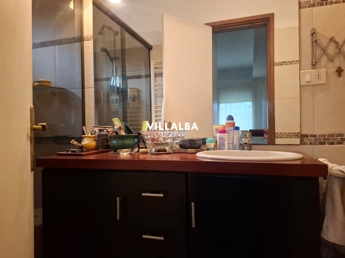 Apartamento ID.4005 - Casa en venta de 4 dorm. en Maldonado, toma Apto. como parte de pago