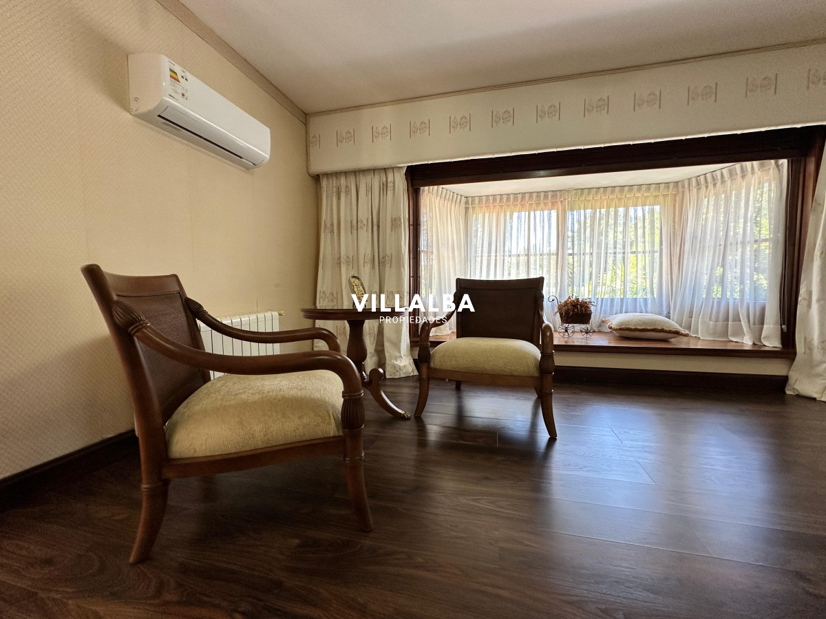 Apartamento ID.3571 - Admirable casa en venta de 4 dorm. y dep. de servicio en Punta del Este