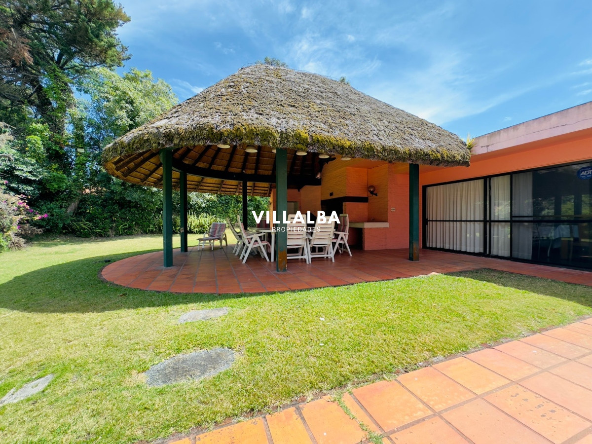 Apartamento ID.3194 - Casa en Venta, 5 dormitorios, 50 metros de la playa.