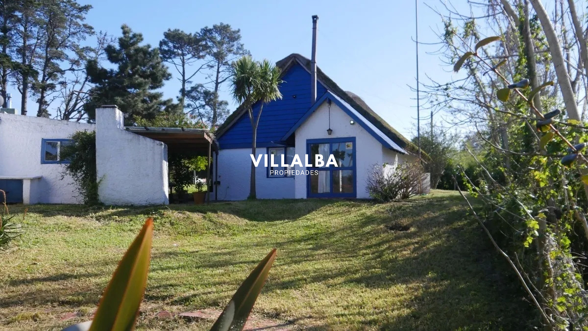 Apartamento ID.3840 - Casa en venta de dos dormitorio y dependencia en Punta del Este