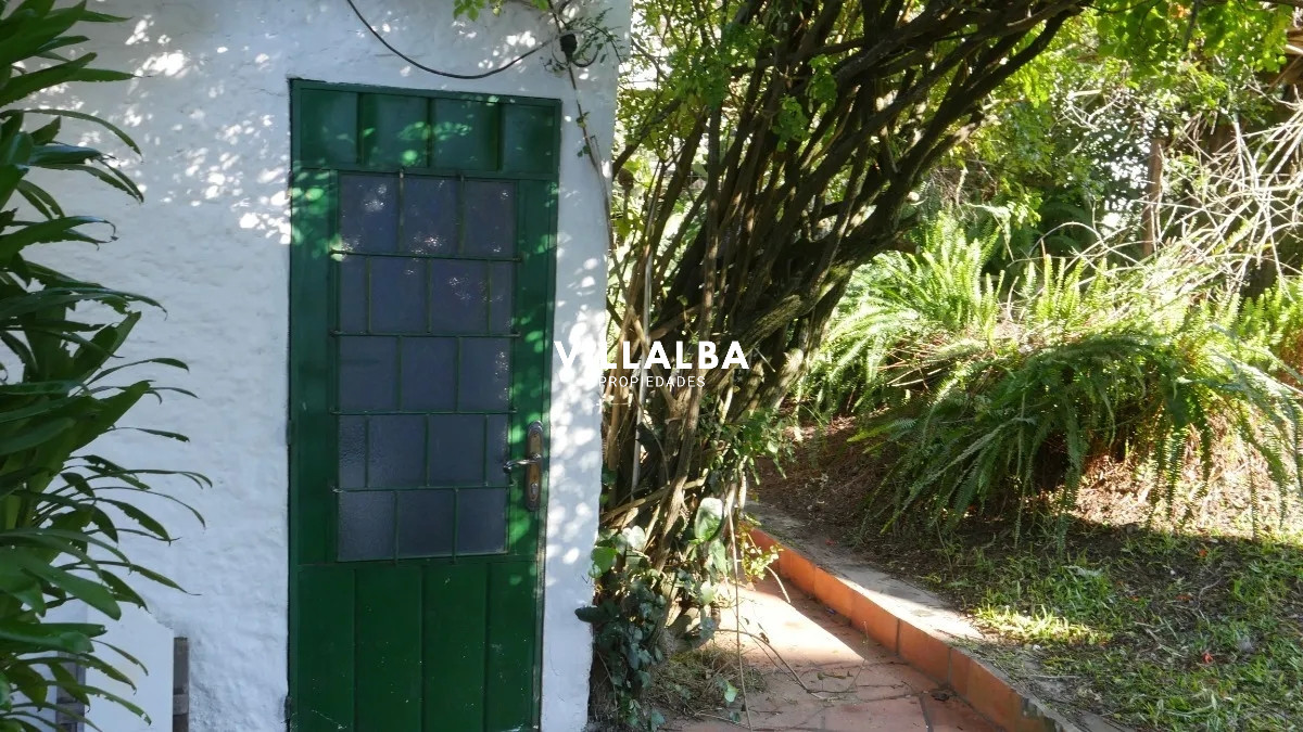 Apartamento ID.3840 - Casa en venta de dos dormitorio y dependencia en Punta del Este