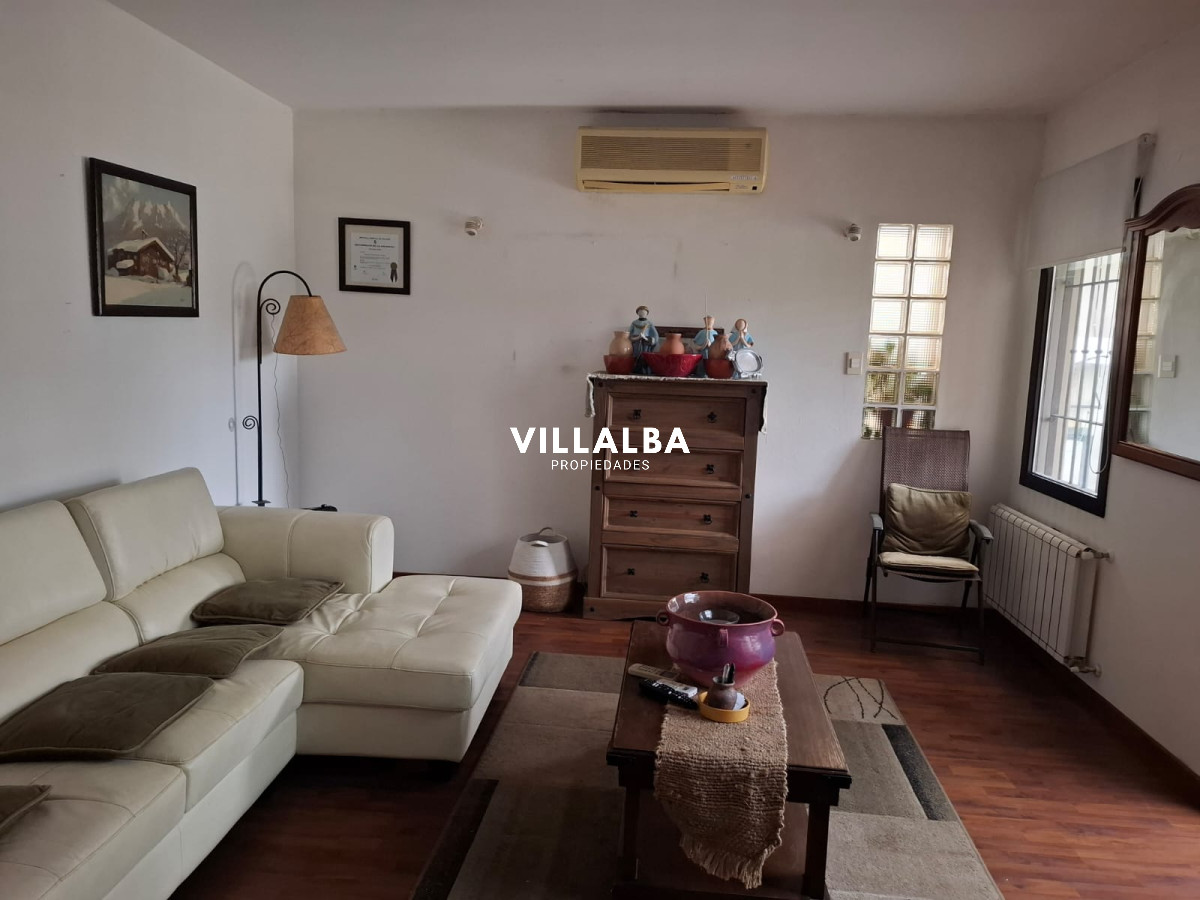 Apartamento ID.4005 - Casa en venta de 4 dorm. en Maldonado, toma Apto. como parte de pago