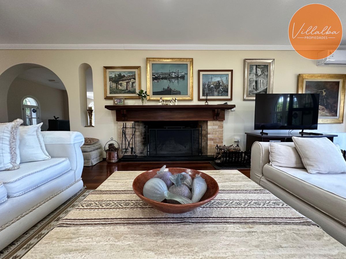 Casa ID.3571 - Admirable casa en venta de 4 dorm. y dep. de servicio en Punta del Este