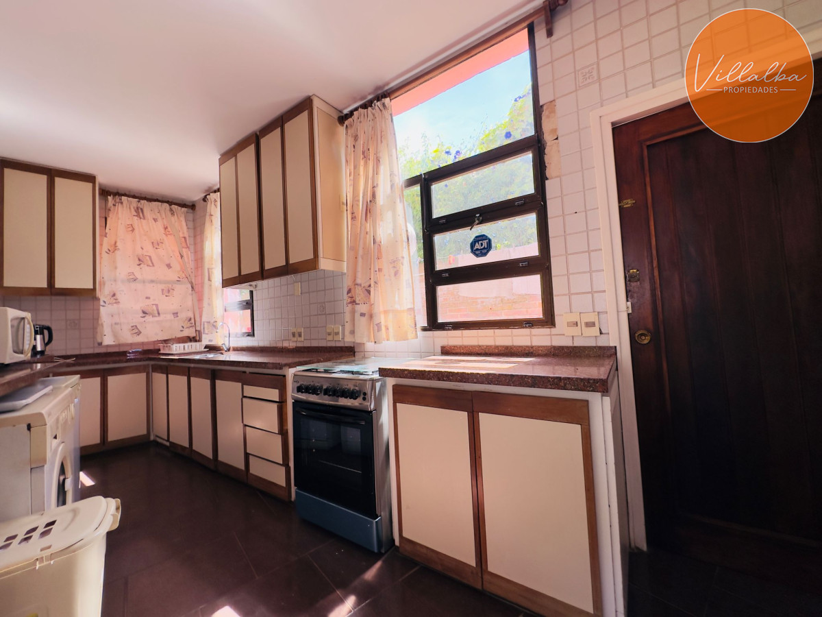 Apartamento ID.3194 - Casa en Venta, 5 dormitorios, 50 metros de la playa.