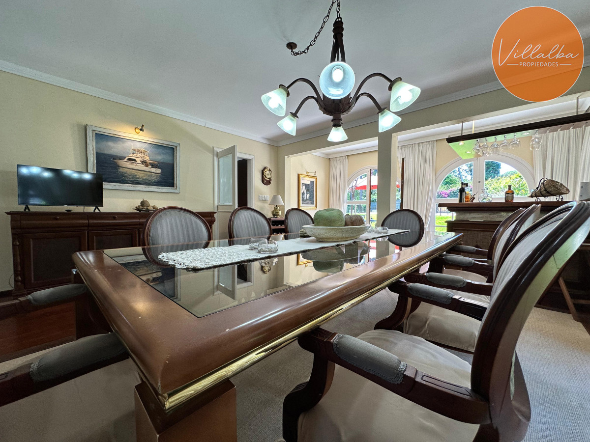 Casa ID.3571 - Admirable casa en venta de 4 dorm. y dep. de servicio en Punta del Este