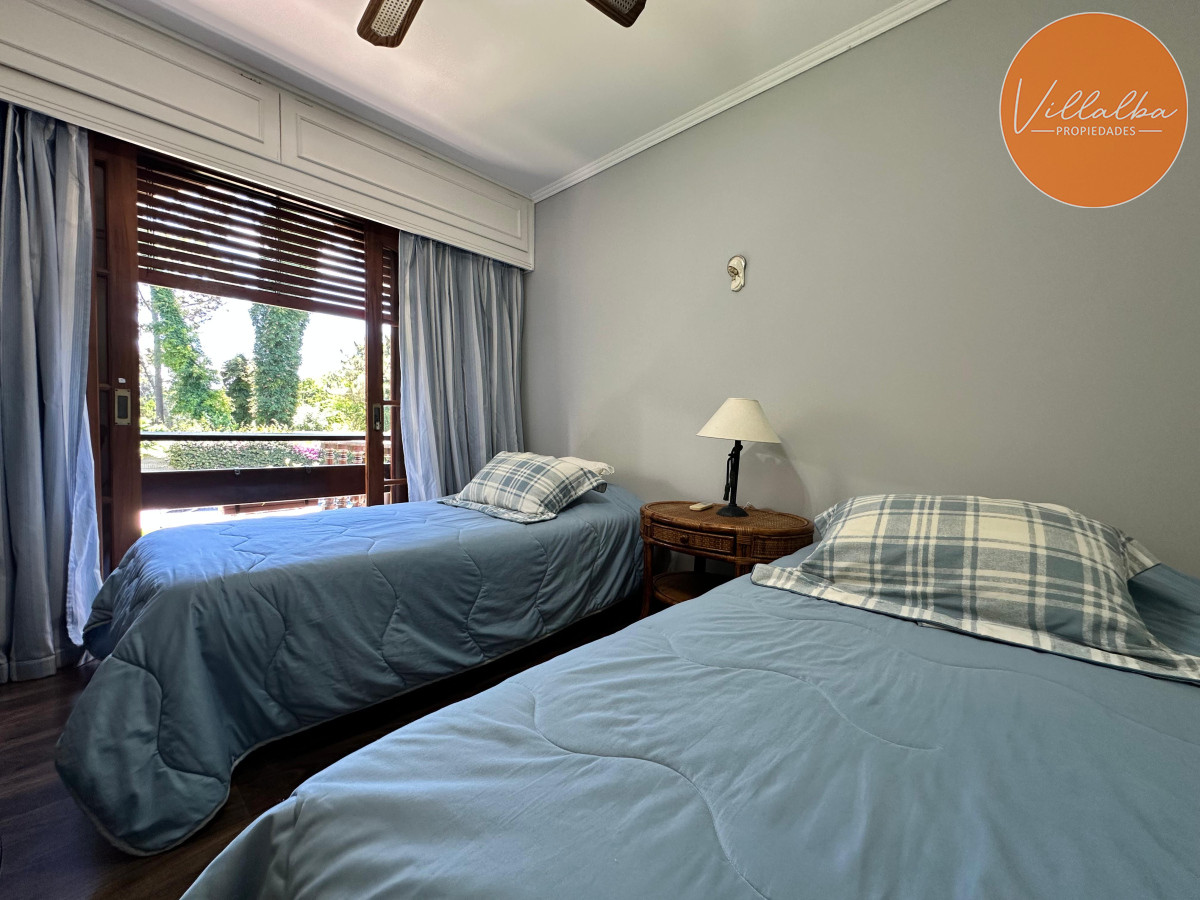 Casa ID.3571 - Admirable casa en venta de 4 dorm. y dep. de servicio en Punta del Este